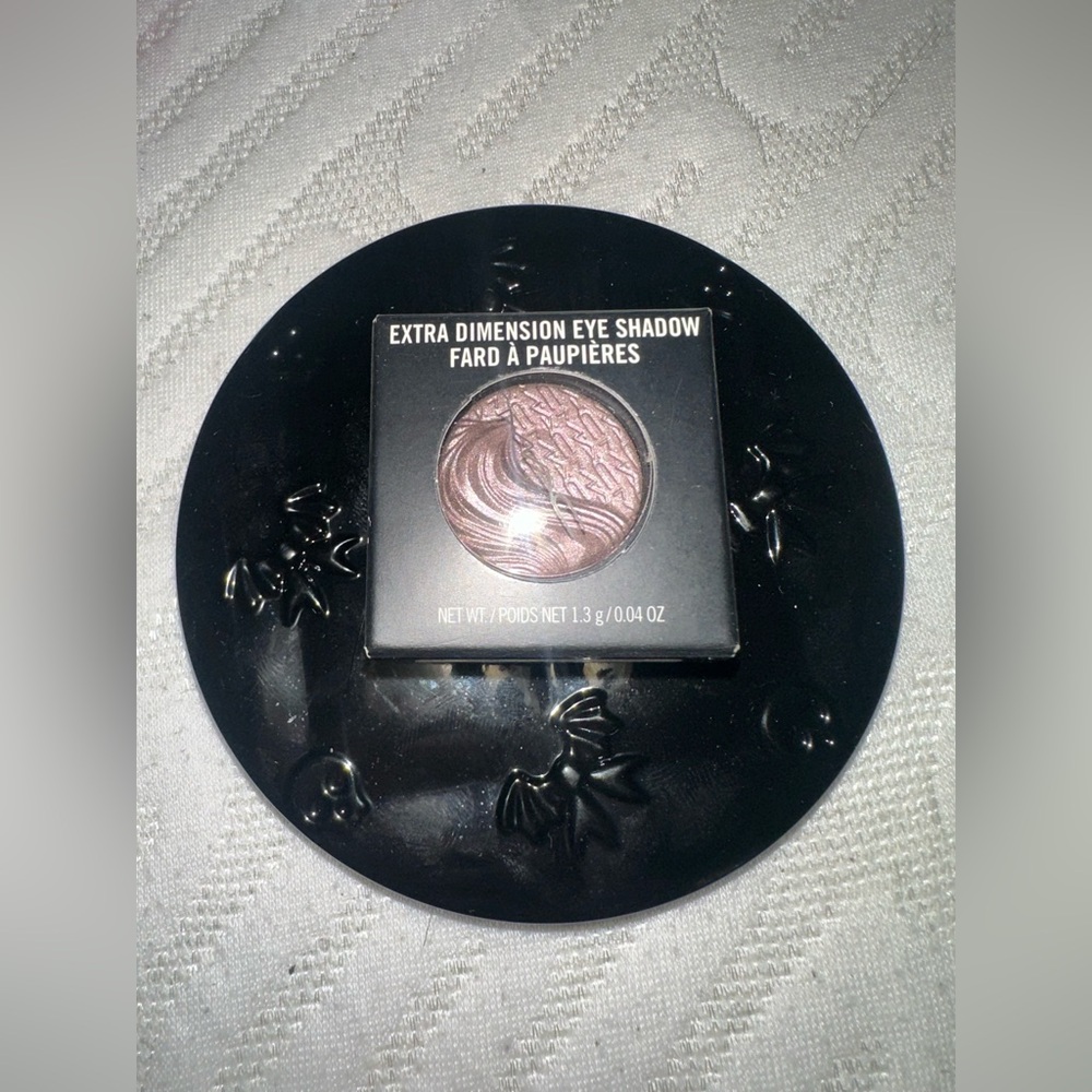 *SOLD* MAC Stolen Moment Extra Dimension Eyeshadow